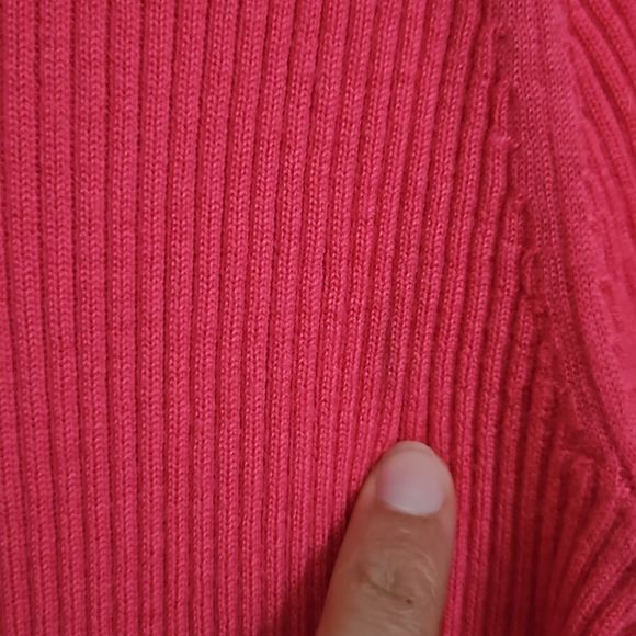 Tory Burch 100% wool rib knit magenta sweater - Picture 2 of 8
